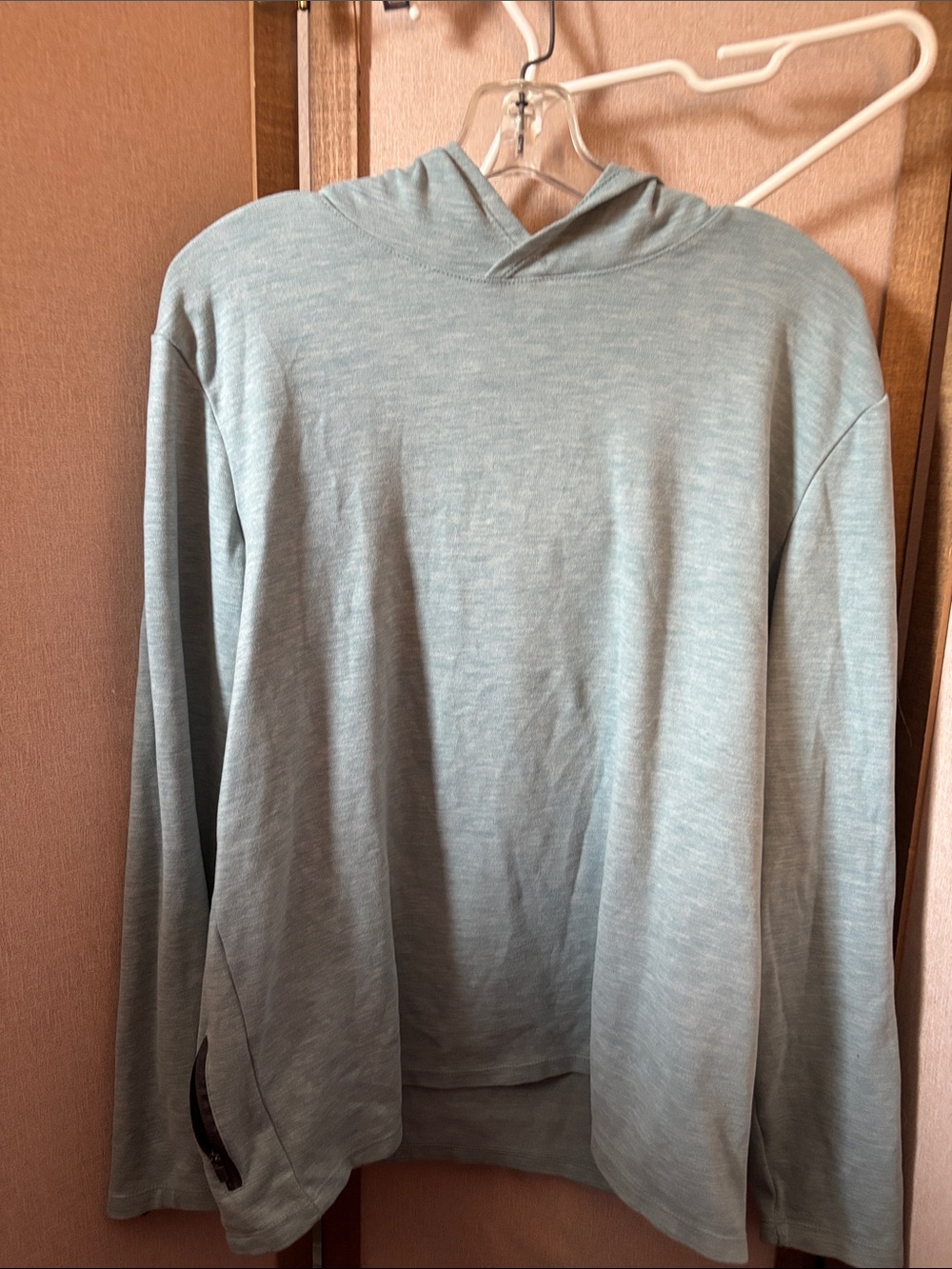 FINAL MARKDOWN Avalanche Sage Green Lightweight Hooded Pullover Large